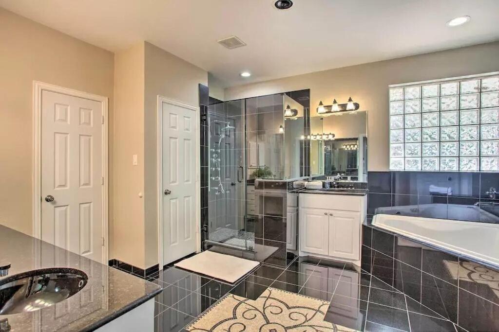 Heated Pool, Pool Table, Hot Tub, Home Theatre, Guest House, Basketball Court, Sleeps-20 Allen Exterior foto