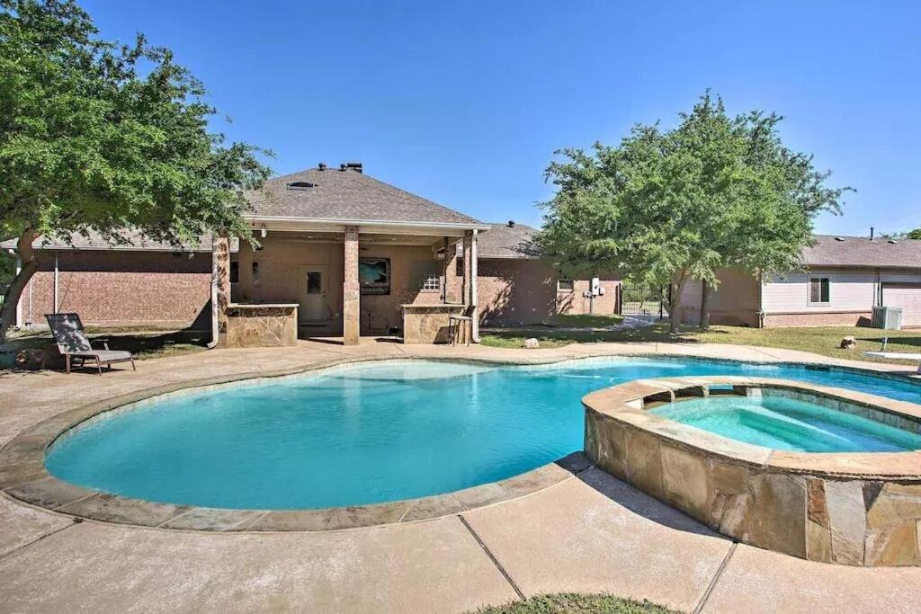 Heated Pool, Pool Table, Hot Tub, Home Theatre, Guest House, Basketball Court, Sleeps-20 Allen Exterior foto
