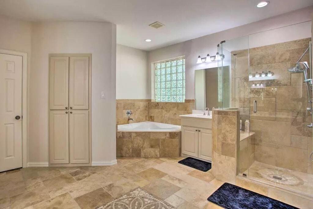 Heated Pool, Pool Table, Hot Tub, Home Theatre, Guest House, Basketball Court, Sleeps-20 Allen Exterior foto