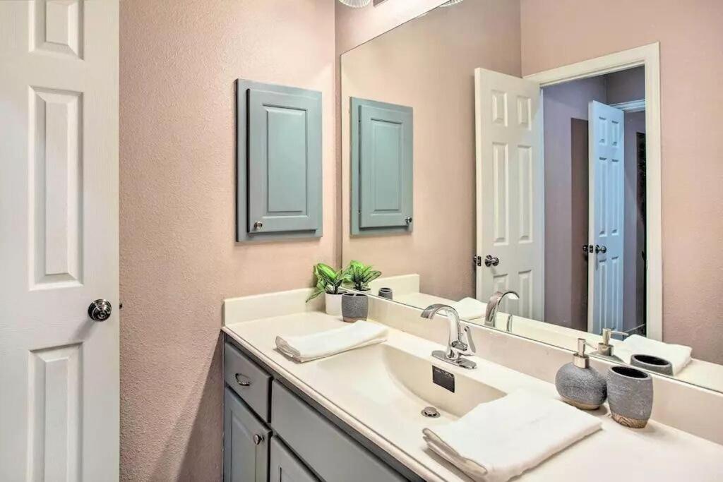 Heated Pool, Pool Table, Hot Tub, Home Theatre, Guest House, Basketball Court, Sleeps-20 Allen Exterior foto