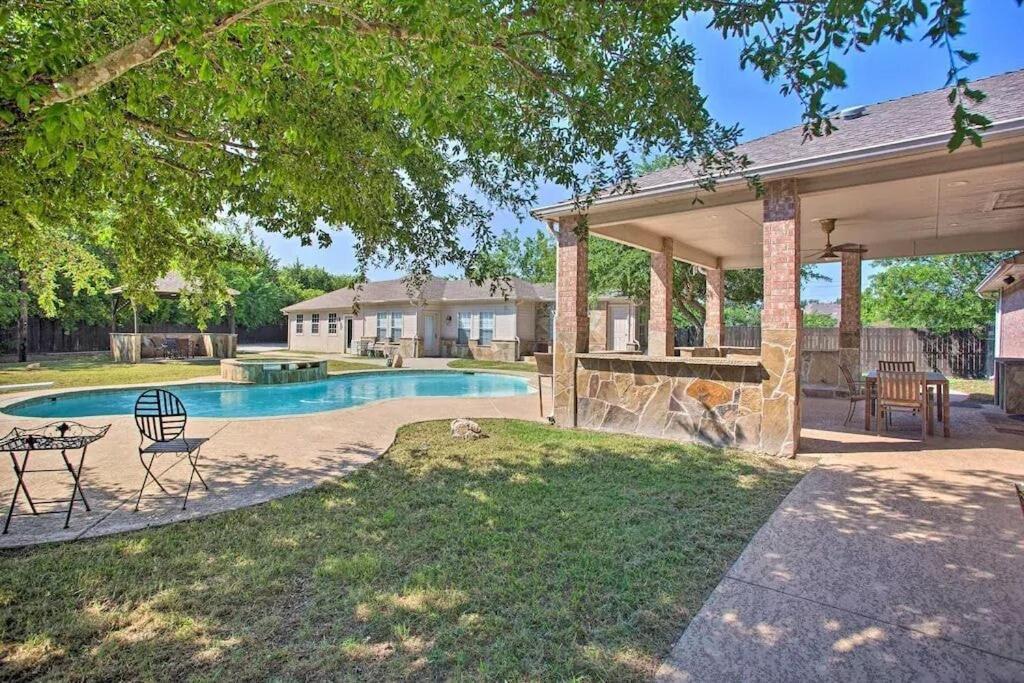 Heated Pool, Pool Table, Hot Tub, Home Theatre, Guest House, Basketball Court, Sleeps-20 Allen Exterior foto