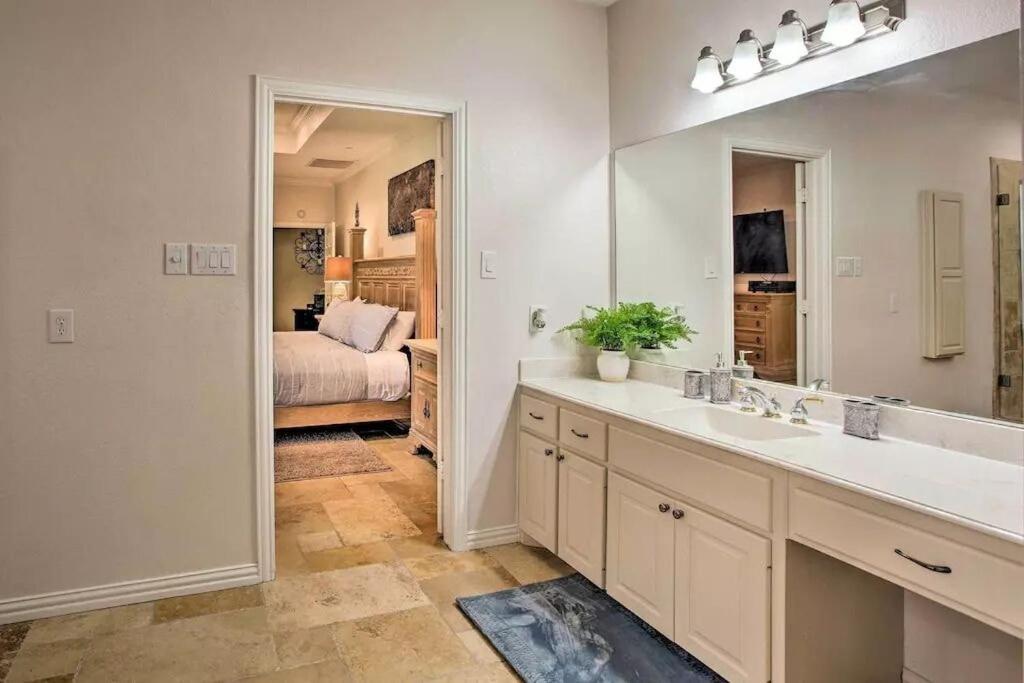 Heated Pool, Pool Table, Hot Tub, Home Theatre, Guest House, Basketball Court, Sleeps-20 Allen Exterior foto