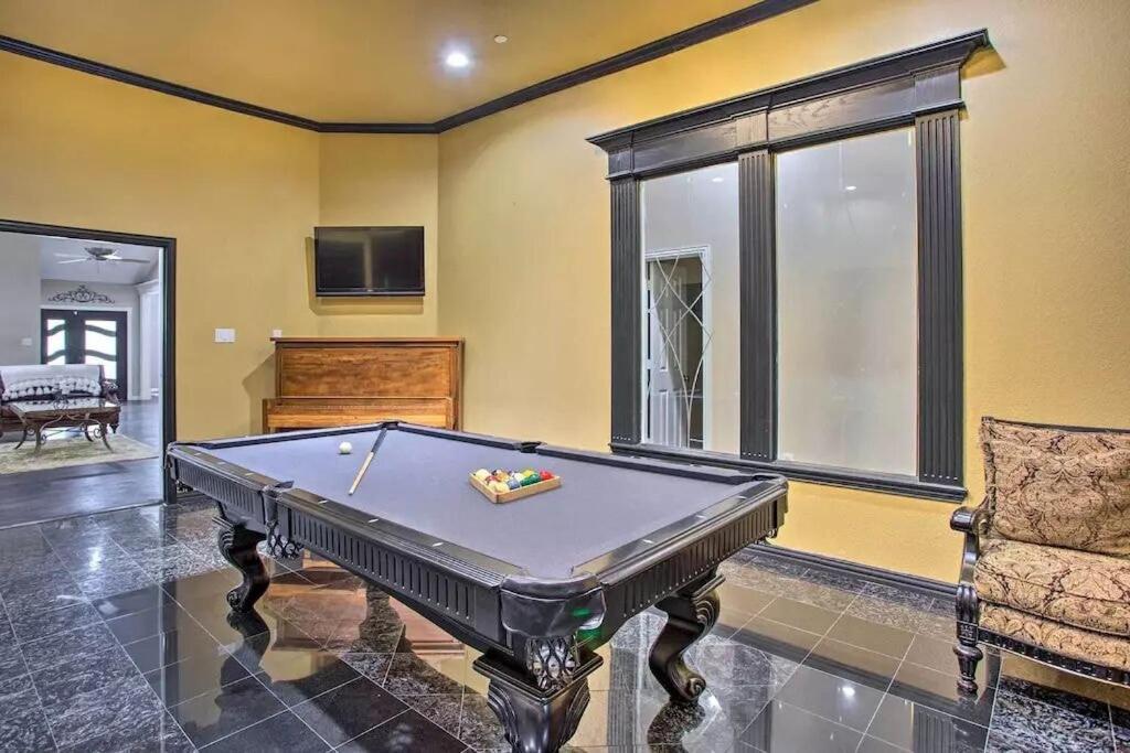 Heated Pool, Pool Table, Hot Tub, Home Theatre, Guest House, Basketball Court, Sleeps-20 Allen Exterior foto